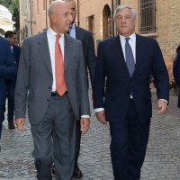 Foto Nicoloro G. 14/09/2018 Ravenna Continua l' ottava edizione di ' Dante 2021 ' il festival dedicato al Sommo Poeta e che quest' anno ha come titolo ' con l' animo che vince ogne battaglia '. L' evento, voluto dalla Fondazione Cassa di Risparmio di Ravenna con la direzione artistica dell' Accademia della Crusca, culminera' nel 2021, ricorrenza del settimo centenario della morte del Poeta. nella foto Antonio Patuelli, presidente ABI, a sinistra, e Antonio Tajani, presidente del Parlamento Europeo.