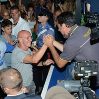 Foto Nicoloro . 04/08/2018 Cervia ( Ravenna ) Festa della Lega Romagna. nella foto il ministro Matteo Salvini saluta l' ex Ct della Nazionale di calcio Arrigo Sacchi.