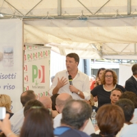 Foto Nicoloro G. 03/09/2017 Ravenna Il segretario del PD interviene alla Festa dell' Unita' e pranza con alcune centinaia di persone. nella foto Matteo Renzi mentre interviene durante il pranzo.