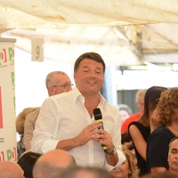 Foto Nicoloro G. 03/09/2017 Ravenna Il segretario del PD interviene alla Festa dell' Unita' e pranza con alcune centinaia di persone. nella foto Matteo Renzi mentre interviene durante il pranzo.