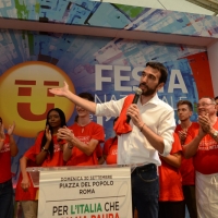 Foto Nicoloro G. 09/09/2018 Ravenna Serata di chiusura della Festa Nazionale de l' Unita'. nella foto il segretario nazionale del PD Maurizio Martina circondato sul palco da numerosi volontari.