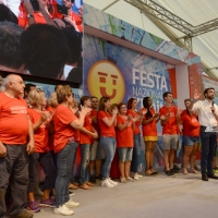 Foto Nicoloro G. 09/09/2018 Ravenna Serata di chiusura della Festa Nazionale de l' Unita'. nella foto il segretario nazionale del PD Maurizio Martina circondato sul palco da numerosi volontari.