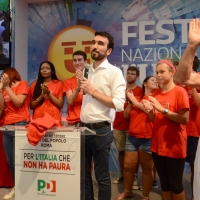 Foto Nicoloro G. 09/09/2018 Ravenna Serata di chiusura della Festa Nazionale de l\' Unita\'. nella foto il segretario nazionale PD Maurizio Martina sul palco circondato da numerosi volontari.