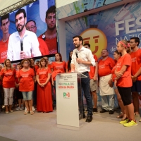 Foto Nicoloro G. 09/09/2018 Ravenna Serata di chiusura della Festa Nazionale de l\' Unita\'. nella foto il segretario nazionale PD Maurizio Martina sul palco circondato da numerosi volontari.