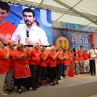 Foto Nicoloro G. 09/09/2018 Ravenna Serata di chiusura della Festa Nazionale de l\' Unita\'. nella foto il segretario nazionale del PD Maurizio Martina circondato sul palco da numerosi volontari.