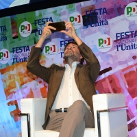 Foto Nicoloro G. 05/09/2018 Ravenna Continua la Festa Nazionale de l' Unita'. nella foto l' ex ministro Dario Franceschini mentre fotografa la plate che assiste al suo intervento alla Festa.