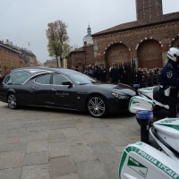 Foto Nicoloro G. 05/04/2016 Milano Si sono svolti nella Basilica di Sant' Ambrogio i funerali del campione di calcio Cesare Maldini. nella foto l' arrivo del feretro, su una scintillante Maserati, alla Basilica di Sant' Ambrogio.