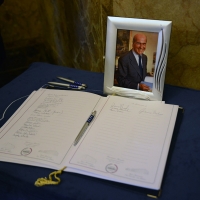 Foto Nicoloro G. 11/11/2016 Milano Nella sala Alessi di palazzo Marino si e\' svolto in forma laica il funerale dell\' oncologo Umberto Veronesi. nella foto il libro delle firme.