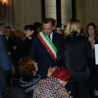 Foto Nicoloro G. 11/11/2016 Milano Nella sala Alessi di palazzo Marino si e\' svolto in forma laica il funerale dell\' oncologo Umberto Veronesi. nella foto il sindaco Giuseppe Sala saluta la vedova Sultana Razon.
