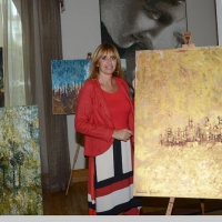 Foto Nicoloro G. 08/07/2016 Milano Marittima ( Ravenna ) L' europarlamentare Alessandra Mussolini inaugura al Palace Hotel di Milano Marittima una mostra di suoi dipinti dal titolo ' Graffi '. nella foto Alessandra Mussolini con alcuni dei suoi dipinti.