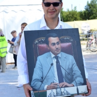 Foto Nicoloro G. 22/09/2017 Rimini Seconda giornata della quarta edizione di ' Italia 5 Stelle ', manifestazione a carattere nazionale del Movimento. nella foto un simpatizzante con un quadro di Di Maio.