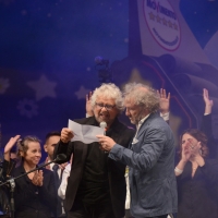 Foto Nicoloro G. 22/09/2017 Rimini Seconda giornata della quarta edizione di \' Italia 5 Stelle \', manifestazione a carattere nazionale del Movimento. nella foto Beppe Grillo con il notaio legge i risultati della votazione on-line.