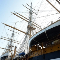 15/10/2018 Ravenna E' ormeggiata nel porto di Ravenna la Nave Scuola ' A. Vespucci ' che ha da poco concluso la Campagna d' istruzione 2018 che l' ha portata, per la prima volta in 87 anni di vita, all' attraversamento del Circolo Polare Artico. nella foto due scialuppe lungo la fiancata.