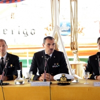 Foto Nicoloro G. 15/10/2018 Ravenna E' ormeggiata nel porto di Ravenna la Nave Scuola ' A. Vespucci ' che ha da poco concluso la Campagna d' istruzione 2018 che l' ha portata, per la prima volta in 87 anni di vita, all' attraversamento del Circolo Polare Artico. nella foto al centro il Comandante capitano di vascello Stefano Costantino con il tenente di vascello Gianluca Guarneri, capo servizio marinaresco, e Manuela Buonocore, direttore di macchina.