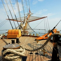 Foto Nicoloro G. 15/10/2018 Ravenna E' ormeggiata nel porto di Ravenna la Nave Scuola ' A. Vespucci ' che ha da poco concluso la Campagna d' istruzione 2018 che l' ha portata, per la prima volta in 87 anni di vita, all' attraversamento del Circolo Polare Artico. nella foto la prua della nave.