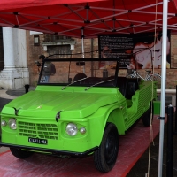 Foto Nicoloro G. 04/03/2017 Ravenna La Citroen Mehari di Giancarlo Siani, il giornalista assassinato dalla camorra, giunge a Ravenna, ultima tappa del suo ' Viaggio legale ' in Emilia Romagna. L' auto e' il simbolo di questa iniziativa che gode del patrocinio del Parlamento Europeo e attraverso diverse iniziative parla di legalita' e di contrasto alle infiltrazioni mafiose. nella foto la Mehari esposta in piazza del Popolo.