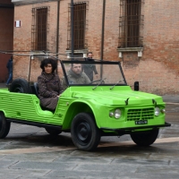 Foto Nicoloro G. 04/03/2017 Ravenna La Citroen Mehari di Giancarlo Siani, il giornalista assassinato dalla camorra, giunge a Ravenna, ultima tappa del suo \' Viaggio legale \' in Emilia Romagna. L\' auto e\' il simbolo di questa iniziativa che gode del patrocinio del Parlamento Europeo e attraverso diverse iniziative parla di legalita\' e di contrasto alle infiltrazioni mafiose. nella foto la Mehari al suo arrivo in piazza del Popolo.