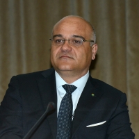 04/03/2017 Ravenna La Citroen Mehari di Giancarlo Siani, il giornalista assassinato dalla camorra, giunge a Ravenna, ultima tappa del suo \' Viaggio legale \' in Emilia Romagna. L\' auto e\' il simbolo di questa iniziativa che gode del patrocinio del Parlamento Europeo e attraverso diverse iniziative parla di legalita\' e di contrasto alle infiltrazioni mafiose. nella foto Giuseppe Antoci, presidente del Parco dei Nebrodi e vincitore del \' Premio nazionale Paolo Borsellino \' per il suo impegno contro le mafie.