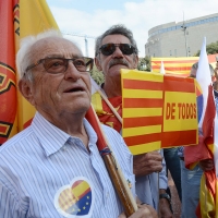 Foto Nicoloro G.   12/10/2017    Barcellona     Manifestazione con corteo degli unionisti per l' unita' della Spagna contro il progetto dell' indipendenza della Catalogna. nella foto immagini dal corteo.