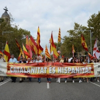 Foto Nicoloro G.   12/10/2017    Barcellona     Manifestazione con corteo degli unionisti per l\' unita\' della Spagna contro il progetto dell\' indipendenza della Catalogna. nella foto lungo il corteo striscioni e cartelli per l\' unita\'.