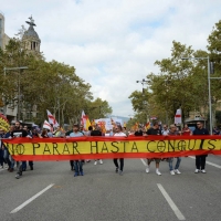 Foto Nicoloro G.   12/10/2017    Barcellona     Manifestazione con corteo degli unionisti per l\' unita\' della Spagna contro il progetto dell\' indipendenza della Catalogna. nella foto lungo il corteo striscioni e cartelli per l\' unita\'.