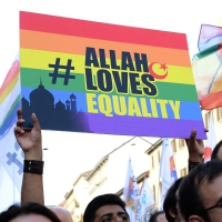 Foto Nicoloro G. 25/06/2016 Milano Manifestazione del Gay Pride con corteo e interventi dal palco. nella foto lungo il corteo.