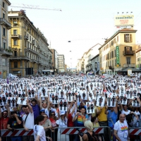 Foto Nicoloro G. 25/06/2016 Milano Manifestazione del Gay Pride con corteo e interventi dal palco. nella foto il momento del flash mob.