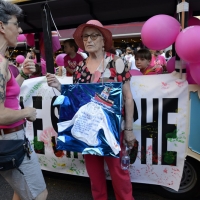 Foto Nicoloro G. 30/06/2018 Milano. Manifestazione con corteo per il Gay Pride. nella foto incontri lungo il corteo.