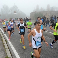 Foto Nicoloro G. 12/11/2017 Ravenna Si e\' svolta con un successo di iscrizioni, circa 10.000 partecipanti, la XIX Maratona Internazionale di Ravenna. nella foto maratoneti lungo il percorso.
