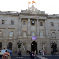 13/10/2017 Barcellona Il sindaco e la giunta comunale di Barcellona si raccolgono davanti al palazzo del Comune per un minuto di silenzio per una donna uccisa dal marito. nella foto il palazzo sede del Comune di Barcellona.