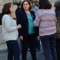 13/10/2017 Barcellona Il sindaco e la giunta comunale di Barcellona si raccolgono davanti al palazzo del Comune per un minuto di silenzio per una donna uccisa dal marito. nella foto il sindaco di Barcellona Ada Colau.