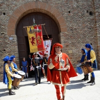 Foto Nicoloro G. 11/09/2016 Ravenna 695° anniversario della morte del Sommo Poeta e sesta edizione del ' Festival Dante 2021 ' con la tradizionale offerta dell' olio, da parte del Comune di Firenze, per la lampada che arde nella tomba di Dante Alighieri. nella foto il corteo storico con l' ampolla contenente l' olio esce dalla basilica dopo il rito religioso.