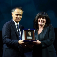 Foto Nicoloro G. 18/11/2018 Ravenna 47esima edizione del ' Premio Guidarello per il Giornalismo d' Autore '. nella foto Simona Tedesco, direttrice del mensile Dove, premiata dall' assessore Andrea Corsini nella sezione societa' del Guidarello Turismo.