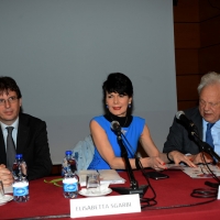 Foto Nicoloro G.   04/05/2016  Milano   Conferenza stampa di presentazione della diciassettesima edizione de \' La Milanesiana \'. nella foto da sinistra l\' assessore Filippo Del Corno, Elisabetta Sgarbi e il dirigente Rcs Piergaetano Marchetti.