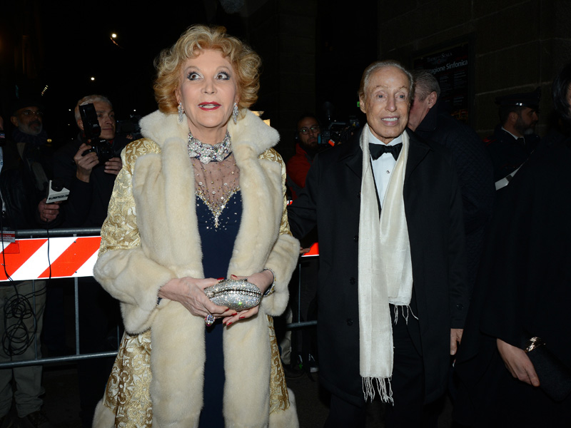 Foto Nicoloro G. 07/12/2017 Milano Tradizionale inaugurazione, nel giorno di Sant' Ambrogio, della stagione 2017/2018 del Teatro alla Scala. nella foto lo stilista Renato Balestra con Marinella Di Capua.