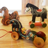 Foto Nicoloro G. 09/09/2017 Ravenna Primo raduno nazionale ' Cavalli a dondolo '. Un' iniziativa culturale e ludico-ricreativa nata per promuovere la cultura del gioco. nella foto alcuni dei cavalli a dondolo della raccolta storica esposti.