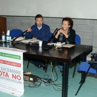 Foto Nicoloro G. 21/10/2016 Ravenna Nell\' ambito della campagna per il NO al referendum il comitato ravennate incontra l\' ex sindaco di Roma Ignazio Marino. nella foto l\' ex sindaco di Roma Ignazio Marino con Maria Paola Patuelli, coordinatrice comitati per il NO della provincia di Ravenna.