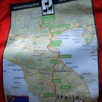 Foto Nicoloro G. 10/03/2018 Ravenna Fa tappa a Ravenna il pellegrinaggio che lungo l\' antica via Romea portera\' tre pellegrini, provenienti da Bolzano e accompagnati da tre lama, a Roma dove, l\' 11 aprile prossimo, saranno all\' udienza del Pontefice e gli porteranno in dono una papalina e un paio di calzettoni fatti a mano con lana di alpaca. nella foto la piantina del tragitto da Bolzano a Roma sulla sacra via Romea.