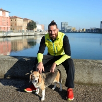 Foto Nicoloro G. 17/12/2017 Ravenna L\' atleta senza una gamba Roberto Bruzzone tentera\' un\' impresa da guinness, denominata Forrest Gamb Endurance, percorrendo 100 chilometri in 24 ore. Parte dalla Darsena della citta\' romagnola seguendo un itinerario prestabilito che lo riportera\' a Ravenna. Se dovesse andare a buon fine quest\' impresa si aggiungera\' ad altre gia\' compiute tra le quali spiccano l\' ascesa del monte Aconcagua, la traversata del deserto della Namibia, la traversata dal Peru\' alla Bolivia. nella foto Roberto Bruzzone.