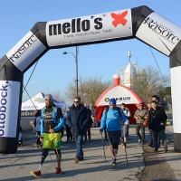 Foto Nicoloro G. 17/12/2017 Ravenna L\' atleta senza una gamba Roberto Bruzzone tentera\' un\' impresa da guinness, denominata Forrest Gamb Endurance, percorrendo 100 chilometri in 24 ore. Parte dalla Darsena della citta\' romagnola seguendo un itinerario prestabilito che lo riportera\' a Ravenna. Se dovesse andare a buon fine quest\' impresa si aggiungera\' ad altre gia\' compiute tra le quali spiccano l\' ascesa del monte Aconcagua, la traversata del deserto della Namibia, la traversata dal Peru\' alla Bolivia. nella foto la partenza di Roberto Bruzzone.