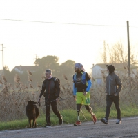 Foto Nicoloro G. 17/12/2017 Ravenna L' atleta senza una gamba Roberto Bruzzone tentera' un' impresa da guinness, denominata Forrest Gamb Endurance, percorrendo 100 chilometri in 24 ore. Parte dalla Darsena della citta' romagnola seguendo un itinerario prestabilito che lo riportera' a Ravenna. Se dovesse andare a buon fine quest' impresa si aggiungera' ad altre gia' compiute tra le quali spiccano l' ascesa del monte Aconcagua, la traversata del deserto della Namibia, la traversata dal Peru' alla Bolivia. nella foto Roberto Bruzzone lungo il percorso.