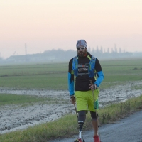Foto Nicoloro G. 17/12/2017 Ravenna L' atleta senza una gamba Roberto Bruzzone tentera' un' impresa da guinness, denominata Forrest Gamb Endurance, percorrendo 100 chilometri in 24 ore. Parte dalla Darsena della citta' romagnola seguendo un itinerario prestabilito che lo riportera' a Ravenna. Se dovesse andare a buon fine quest' impresa si aggiungera' ad altre gia' compiute tra le quali spiccano l' ascesa del monte Aconcagua, la traversata del deserto della Namibia, la traversata dal Peru' alla Bolivia. nella foto Roberto Bruzzone lungo il percorso.
