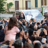 Foto Nicoloro G. 01/10/2017 Cesena ( Forli'-Cesena ) Visita di papa Francesco a Cesena. nella foto Papa Francesco al suo arrico nella piazza di Cesena.