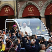 Foto Nicoloro G. 01/10/2017 Cesena ( Forli'-Cesena ) Visita di papa Francesco a Cesena. nella foto Papa Francesco al suo arrico nella piazza di Cesena.