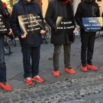 Foto Nicoloro G.   27/11/2021   Ravenna    Flash mob ' Uomini in scarpe rosse '. Un corteo di uomini con scarpe rosse ha sfilato nel centro di Ravenna per dire No alla violenza sulle donne. nella foto un momento lungo il corteo.