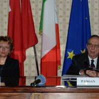 Foto Nicoloro G.   23/02/2015   Milano    Firmato l\' accordo sullo scambio d\' informazioni tra i ministri di Economia e Finanze di Italia e Svizzera. nella il ministro svizzero Eveline Widmer-Schlumpf e il ministro italiano Pier Carlo Padoan.