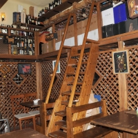 Foto Nicoloro G. 04/01/2012 Ferrara L' enoteca " al Brindisi " di Ferrara, posta in un vicoletto di fianco al Duomo, e' entrata nel " Guinness dei primati " come la piu' antica osteria del mondo. La prima documentazione risale al 1435 con il nome di " Hostaria del Chiuchiolino ", da ciuc-ubriaco, e ha avuto tra i suoi frequentatori Benvenuto Cellini, Tiziano Vecellio, Ludovico Ariosto, Torquato Tasso. Nei locali al primo piano del fabbricato compi' gli studi Niccolo' Copernico, che a Ferrara si laureo'. Dal mese di giugno del 2010 e' membro dei " Locali Storici d' Italia ". nella foto L'interno