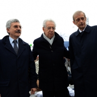 Foto Nicoloro G.   01/05/2015  Milano   Al via l' Expo Milano 2015, l' Esposizione Internazionale che l'Italia ospiterà dal primo Maggio al 31 Ottobre 2015. nella foto da sinistra Massimo D' Alema, Mario Monti e il sindaco di Torino Piero Fassino.