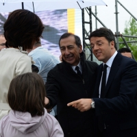 Foto Nicoloro G.   01/05/2015  Milano   Al via l' Expo Milano 2015, l' Esposizione Internazionale che l'Italia ospiterà dal primo Maggio al 31 Ottobre 2015. nella fotoda il premier Matteo Renzi con la figlia e la moglie Agnese e il Commissario Unico per l' Expo Giuseppe Sala.