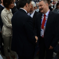 Foto Nicoloro G.   01/05/2015  Milano   Al via l' Expo Milano 2015, l' Esposizione Internazionale che l'Italia ospiterà dal primo Maggio al 31 Ottobre 2015. nella foto il premier Matteo Renzi saluta il presidente del BIE Ferdinand Nagy.